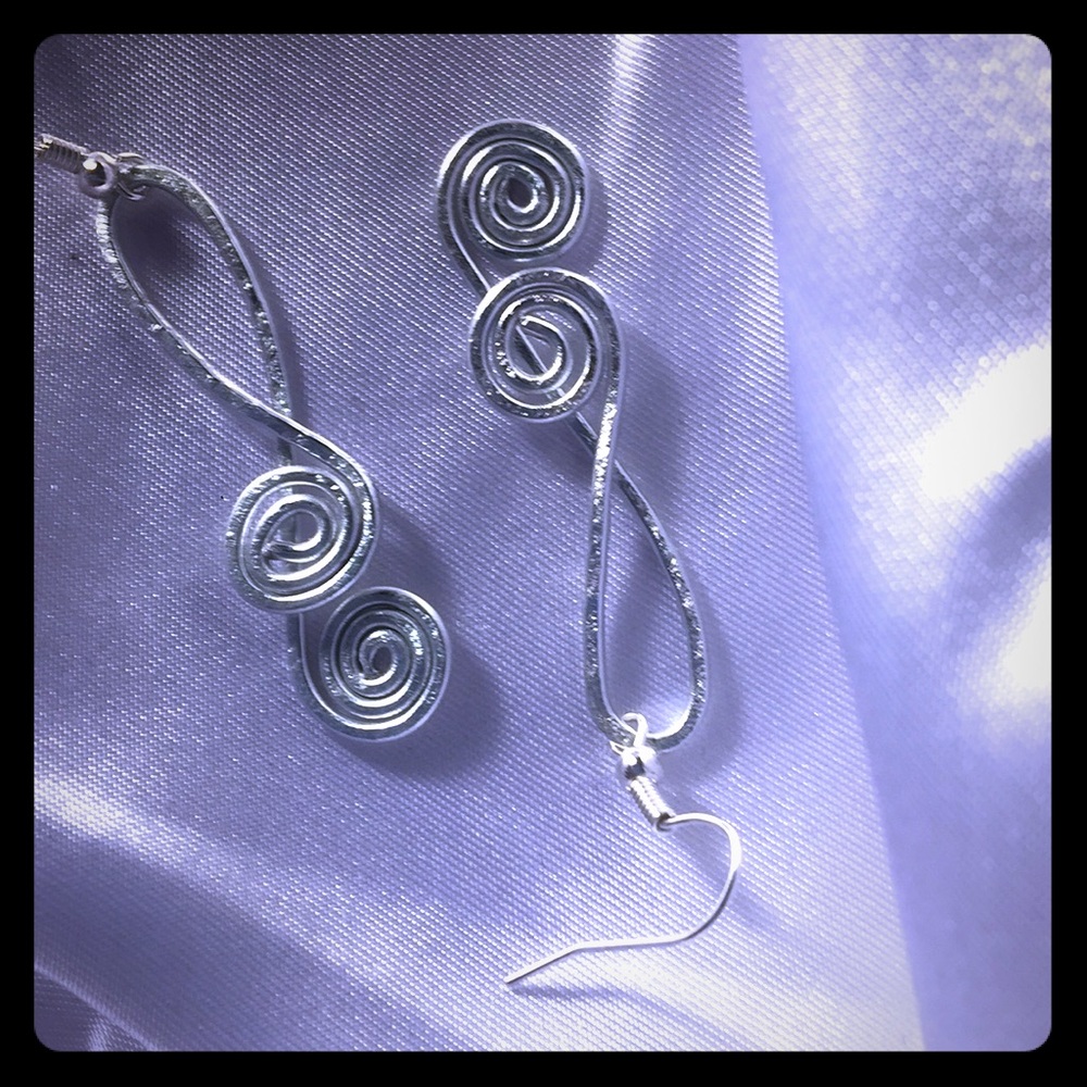 Coil loop earrings - Picture 2 of 4